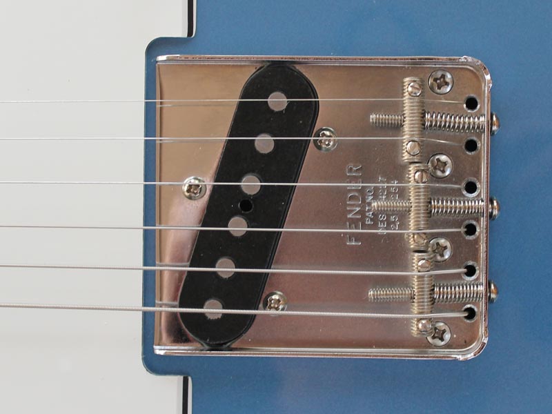 Narrow spacing of e and b strings